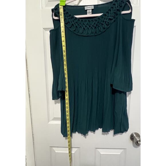 Catherine’s Woman’s Plus Size 1X Cold Shoulder, Stretchy, Emerald Green Blouse - Picture 3 of 8